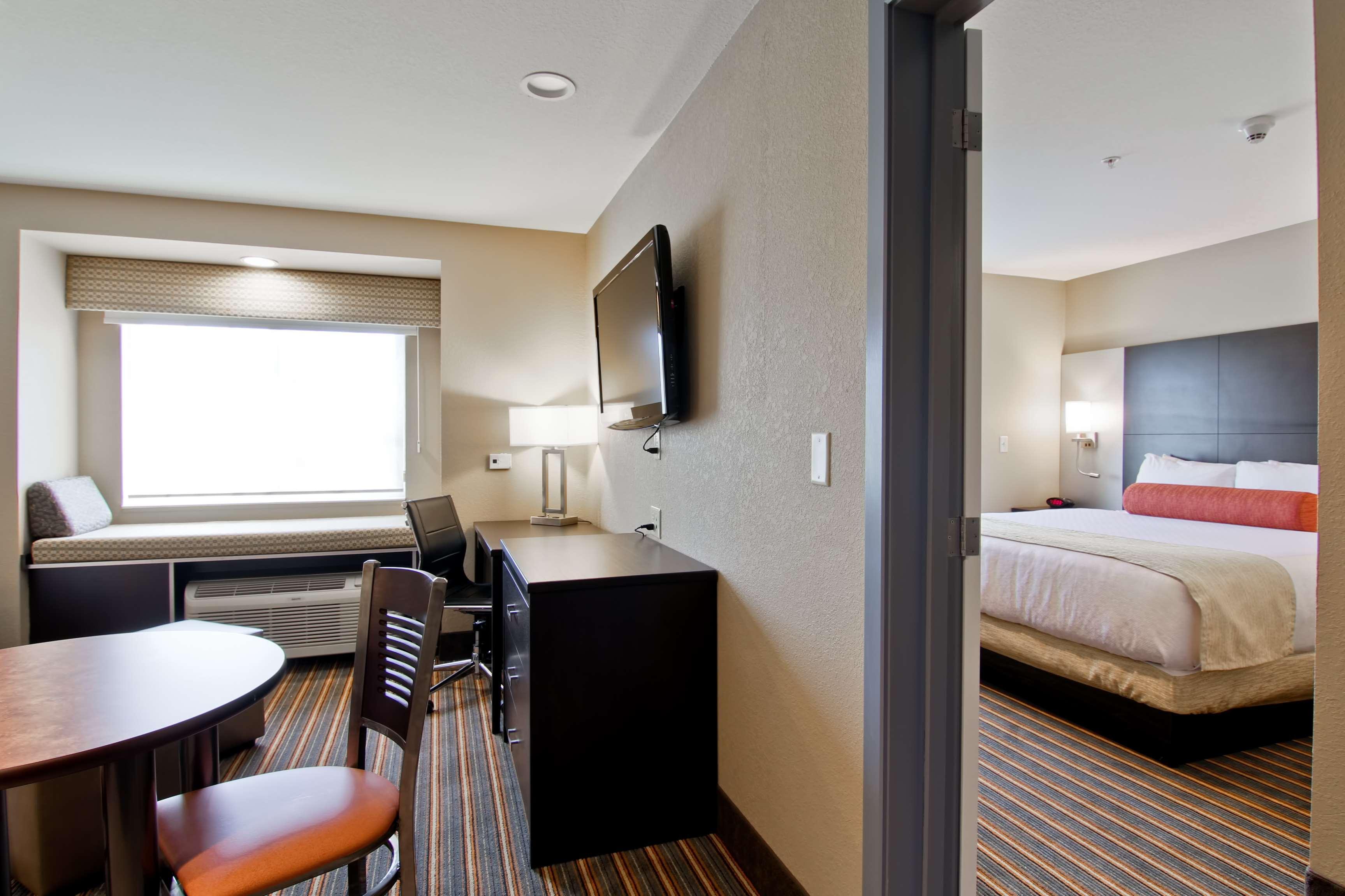 Best Western Plus Woodstock Inn & Suites Ngoại thất bức ảnh